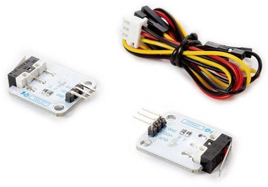 Tri optička senzora za mjerenje brzine za Arduino s kabelima. Svaki senzor ima priključke za GND, VCC i izlazni signal.
