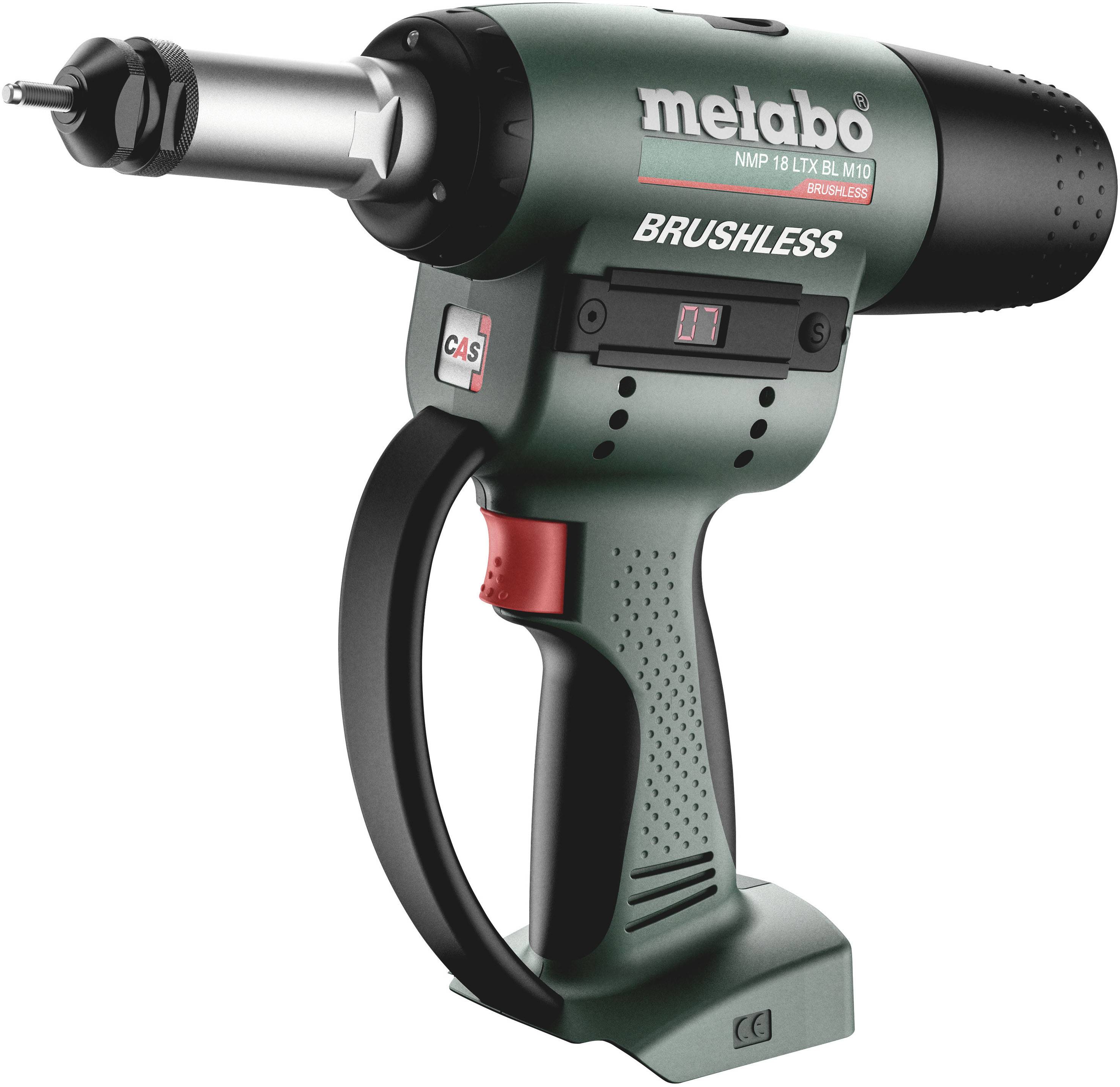 Zeleni akumulatorski set za zakivanje s natpisom 'metabo' i 'BRUSHLESS'. Prikazuje robustan, ergonomski ručaj i LED zaslon. Idealan za radove s metalom.