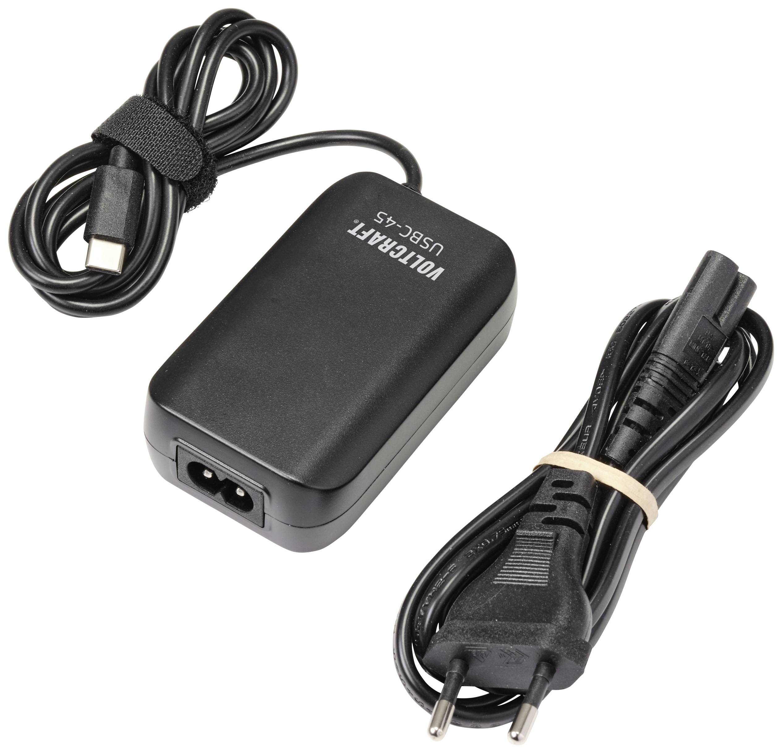 Crni mrežni adapter s USB-C priključkom i izmjeničnim strujnim kabelom. Pogodan za laptope ili druge elektroničke uređaje.