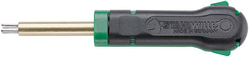 Odvijač s crnom ručkom i zelenim naglaskom, metalni vrh, s utisnutim natpisom 'STAHLWILLE MADE IN GERMANY'.