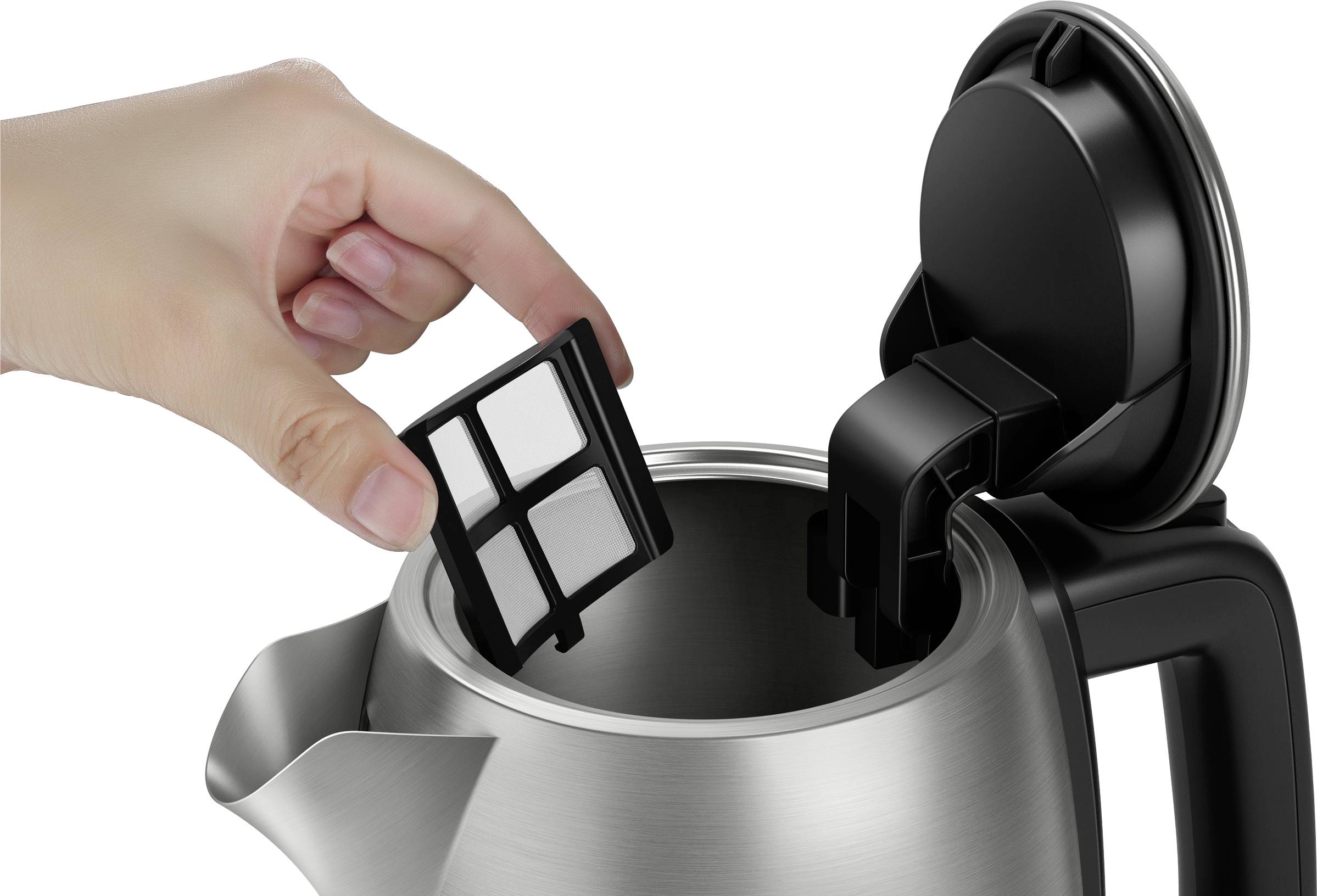 Jedna ruka uklanja kvadratni filter iz otvorenog čelnog espreso aparata.