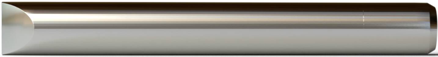 Metalni cilindrični štap s reflektirajućom površinom pred bijelom pozadinom.
