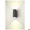 Zidna lampa cilindričnog oblika na bijelom zidu, koja emitira svjetlo gore i dolje, pogodna za modernu prostornu rasvjetu.