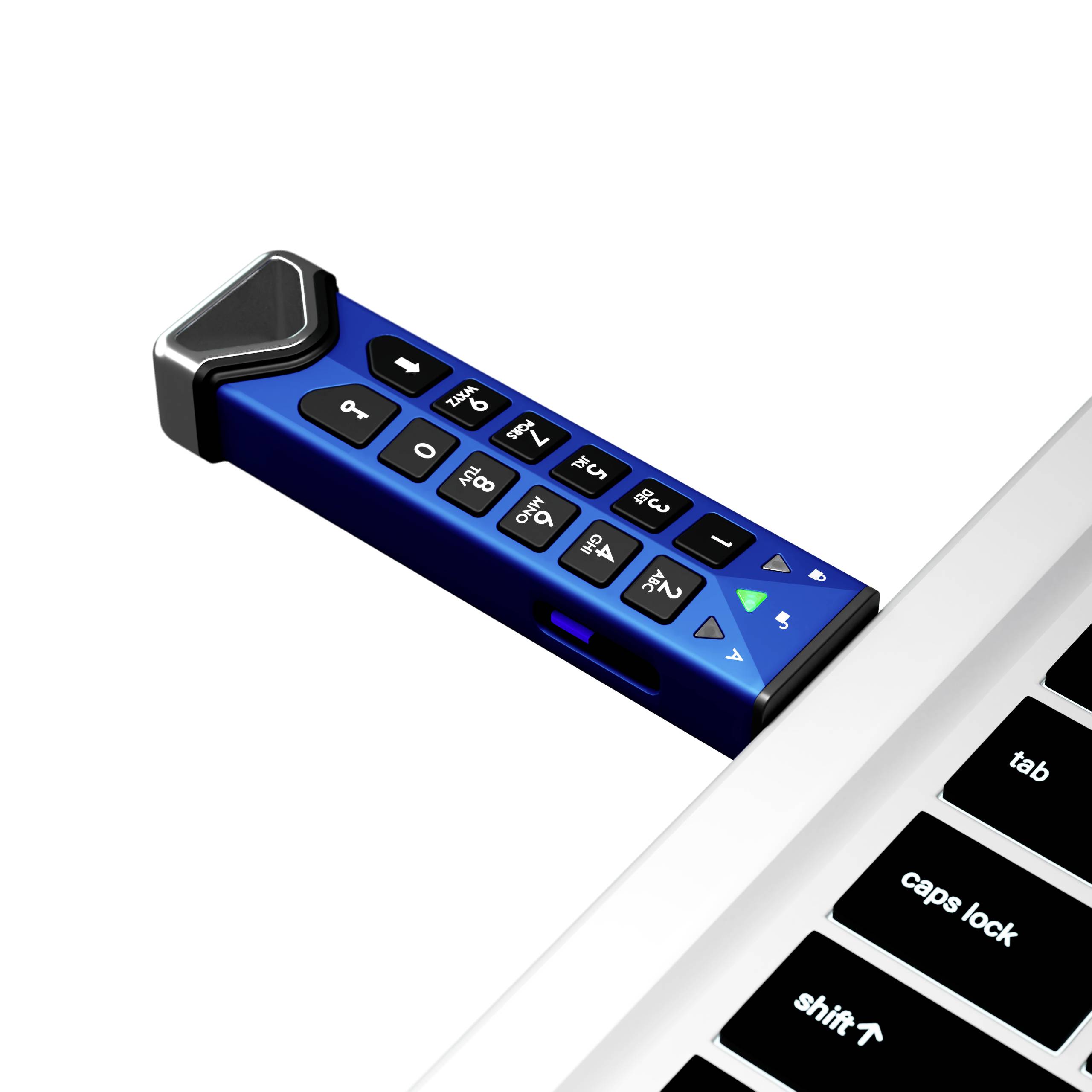 Plavo USB uređaj priključen na prijenosno računalo s tipkama, vjerojatno uređaj za autentifikaciju ili sigurnosni uređaj.