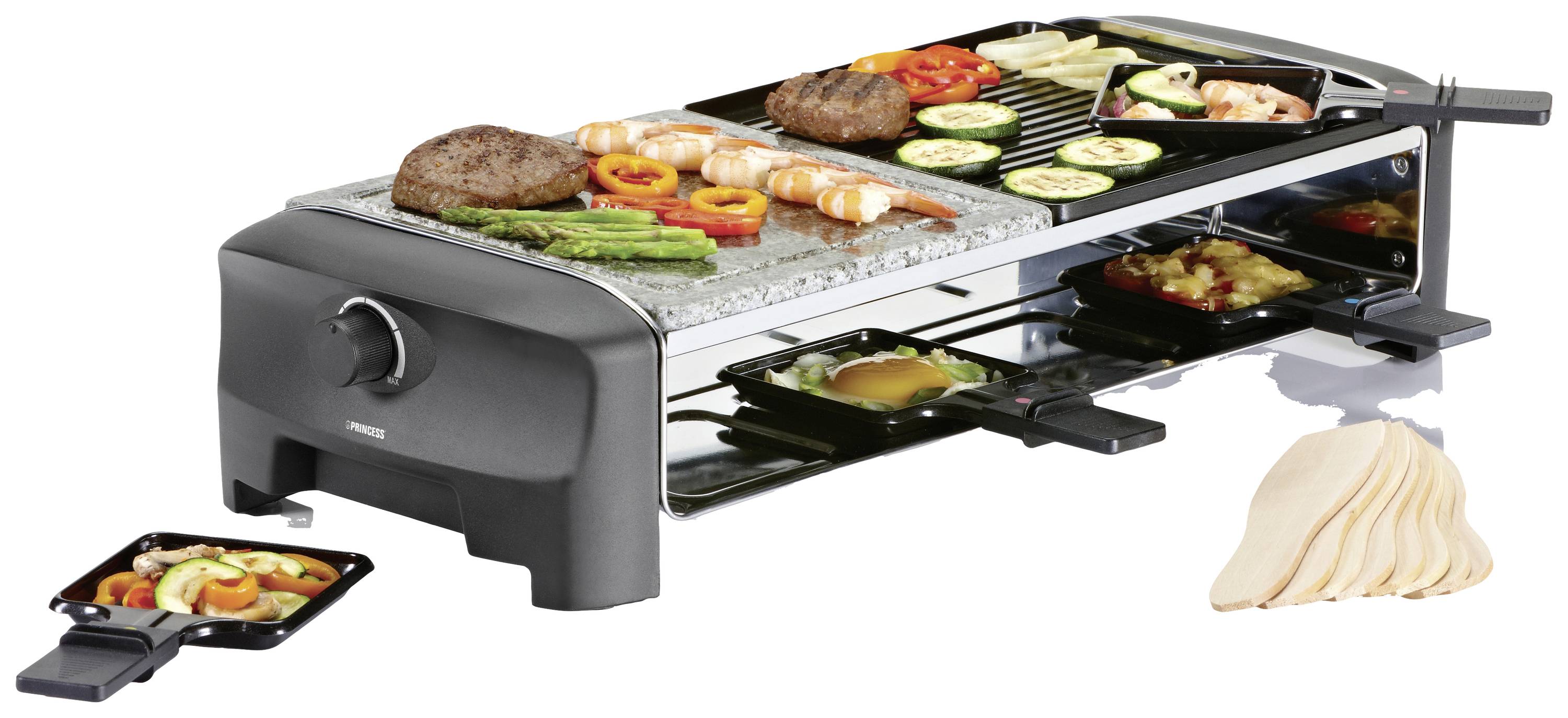 Stolni roštilj s nekoliko posudica. Na rešetki su meso, škampi i povrće. Pored su raclette sir i kruh.