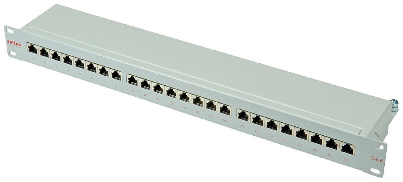 Mrežni patch panel s više Ethernet priključaka u nizu. Ključan za ožičenje i mrežne povezivosti u IT infrastrukturi.
