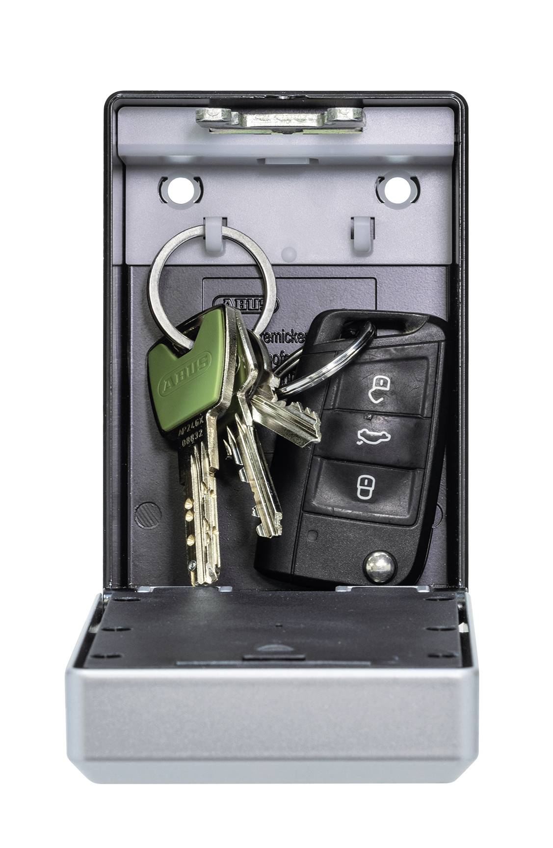 Otvorena kutija za ključeve s nekoliko ključeva i ključem automobila unutra.