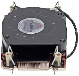 Crni CPU hladnjak s dva ventilatora, označen natpisom 'Dynatron'. Koristi se za hlađenje procesora u računalima.