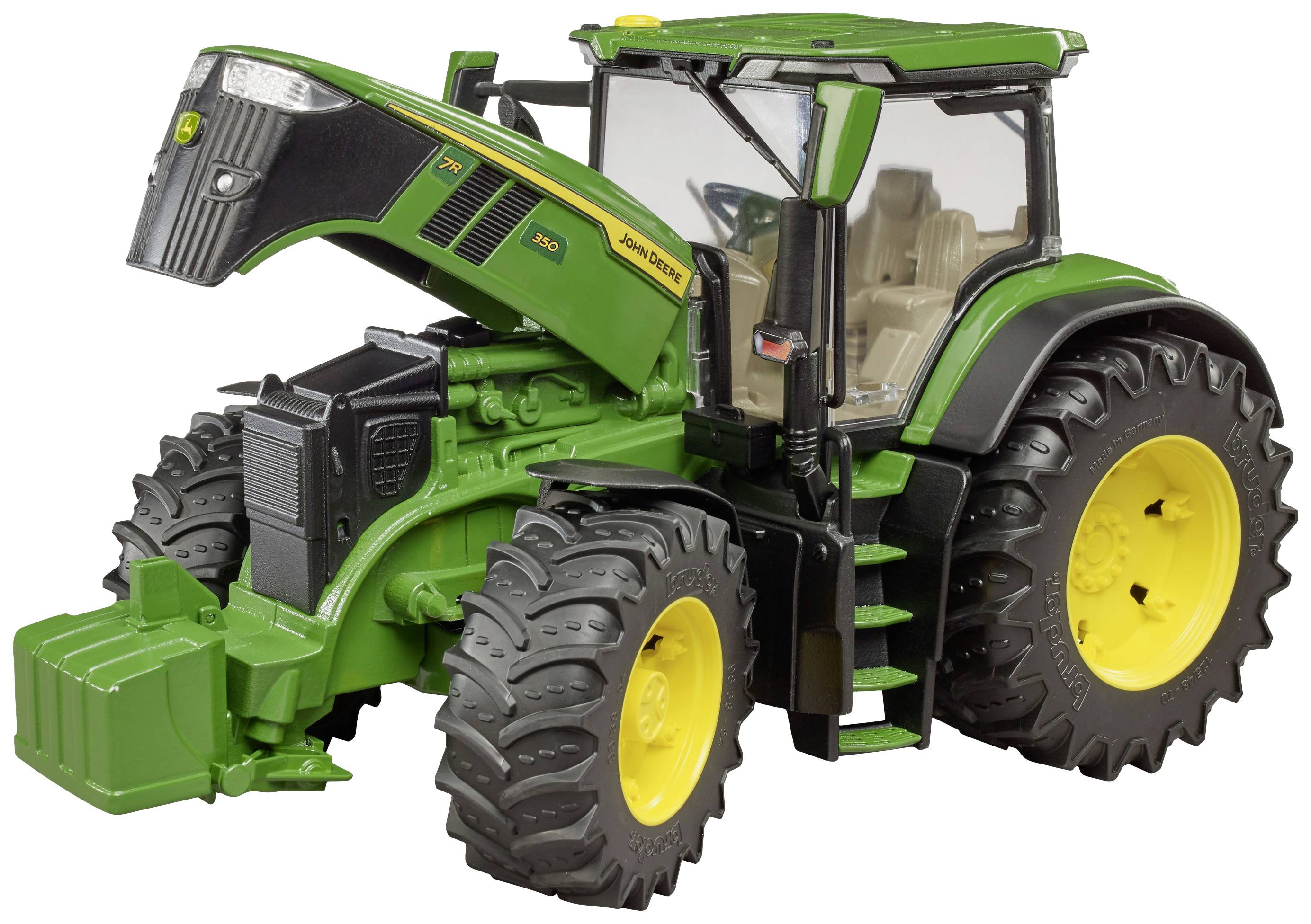 Zeleni traktor s otvorenom haubom motora otkriva detalje motora. Traktor ima velike žute kotače i zatvorenu kabinu.