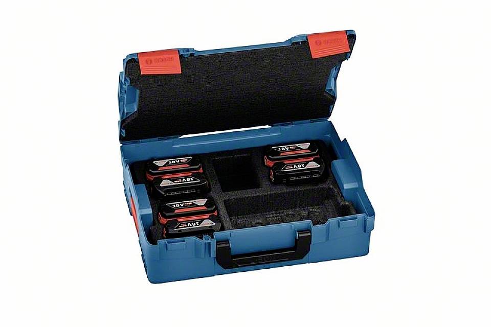 Otvoreni plavi alat s više pregrada u kojima su složeni akumulatori s uočljivim crvenim i crnim naljepnicama.