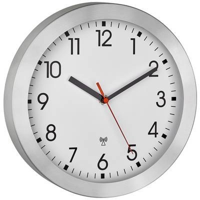 Analogni sat s metalnim okvirom pokazuje 2:10. Sat ima crne kazaljke za sate i minute te crvenu sekundnu kazaljku.