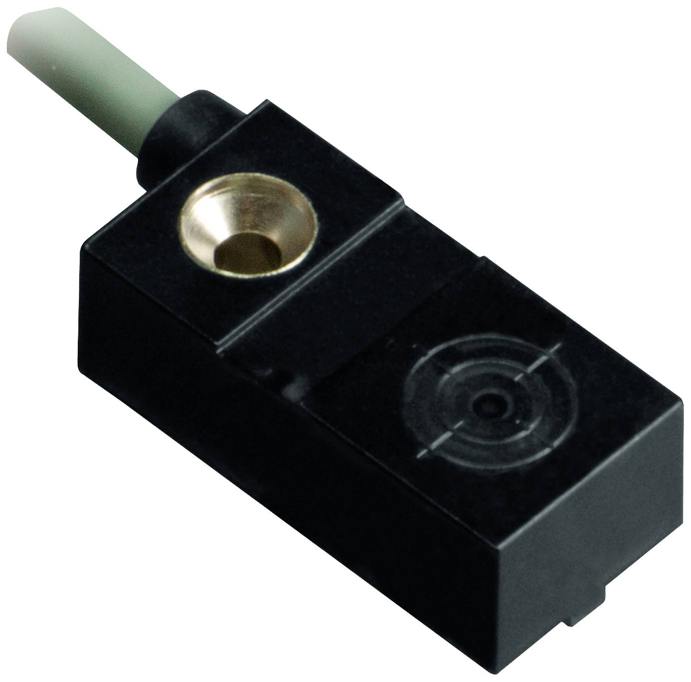 Pravokutni, crni senzor sa zelenim priključkom kabela i okruglim metalnim kontaktom. Itd. Automobilska industrija ili industrijska primjena.