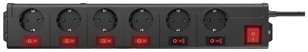 Šesterostrana razvodna letva sa crvenim tipkama za uključivanje/isključivanje, sve u isključenom stanju, te glavnim prekidačem desno.