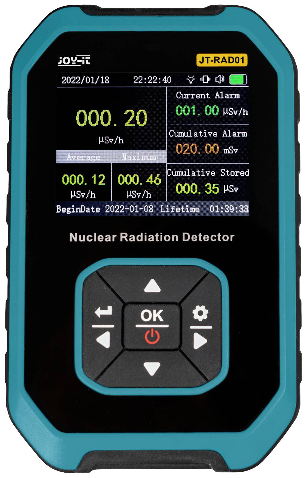 Plavi Geiger-Müller brojač s digitalnim zaslonom prikazuje 'Nuclear Radiation Detector', trenutne i kumulativne vrijednosti zračenja u µSv/h.
