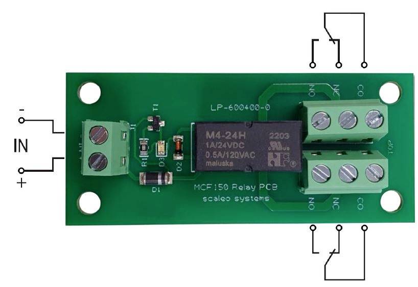 Zelena MCF150 relejna ploča tvrtke Scaleo Systems s priključnim stezaljkama i shemom spajanja. Pogodan za 12V/DC i 120V/AC primjene.