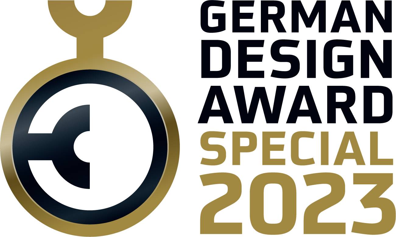 Logo German Design Award Special 2023, sa stiliziranim simbolom lijevo i tekstom desno. Dodjeljuje izuzetno dizajn.
