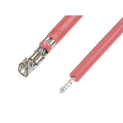 Crveni izolirani kabel s metalnim utikačem i ogoljivenim krajem koji otkriva unutarnje žice.