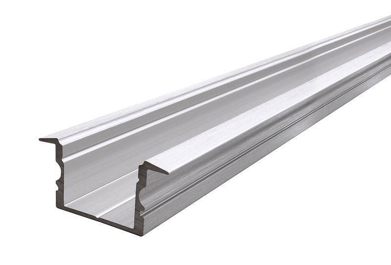 Aluminijski nosivi profil, srebrne boje, s U-oblikom utora, pogledan sa strane. Pogodan za instalaciju LED traka.