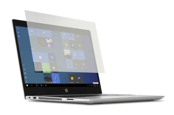 Prijenosno računalo s uključenim zaslonom prikazuje Windows sučelje. Transparentni filter zaslona postavljen je iznad njega.