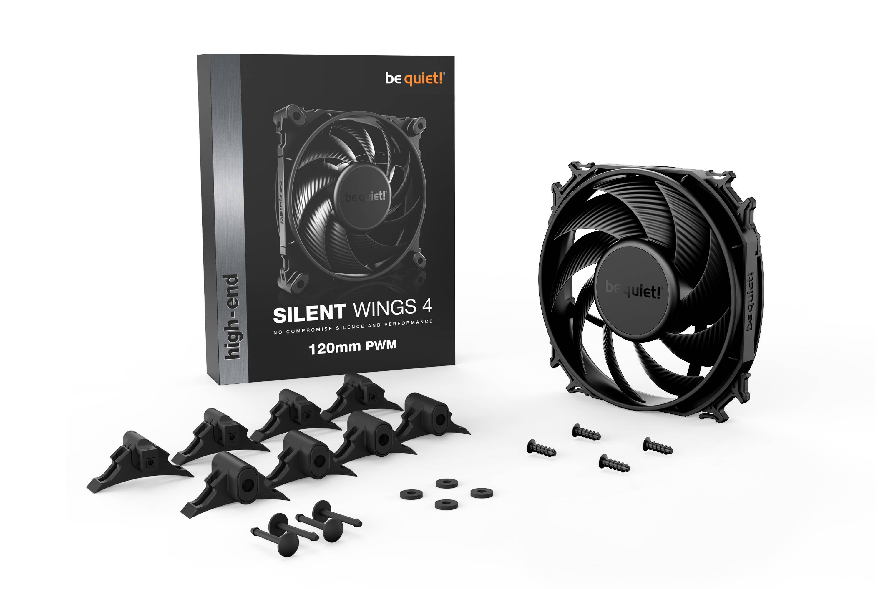Ventilator 'Silent Wings 4' tvrtke be quiet! u pakiranju s priborom, uključujući montažne kopče i vijke, s ventilatorom položenim pored njega.