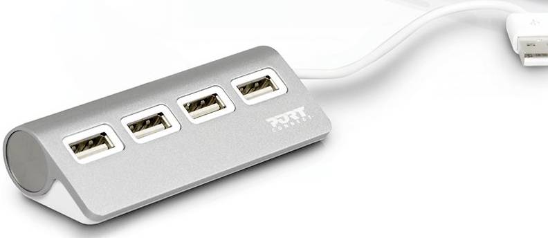 Srebreni USB hub s četiri priključka, spojen na bijeli kabel. Pogodan za proširenje mogućnosti priključivanja računala.