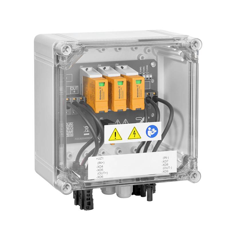 Električni razvodni ormar s tri narančasta priključna modula, tri znaka upozorenja i više kabela. Pogodan za industrijske primjene.