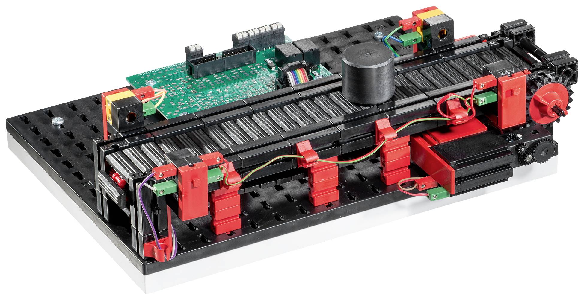 Elektronički model u crnom i crvenom kućištu, prikazuje tehničko unutrašnje ustrojstvo sa elektroničkom pločicom, priključcima i motorima.