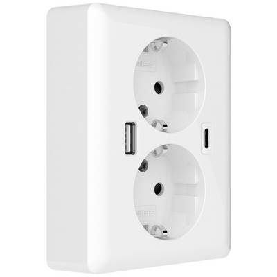 Bijela utičnica s dva mjesta za priključivanje s USB priključcima, jedan USB-A i jedan USB-C, za istovremeno napajanje strujom i punjenje uređaja.