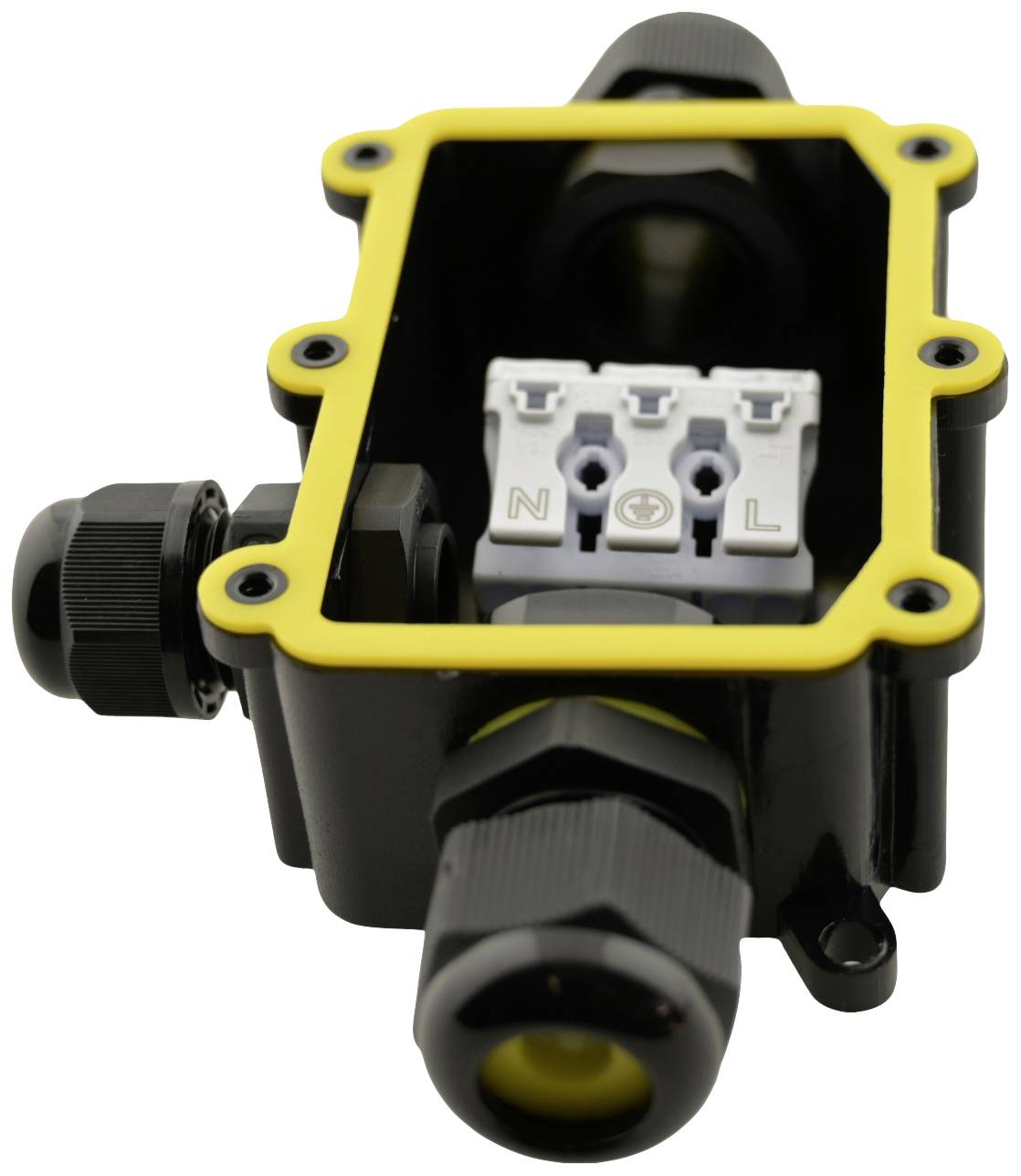 Crna električna priključnica s žutom brtvom, prikazuje N-, L- i uzemljenje priključke unutar nje. Idealna za spajanje kabela.