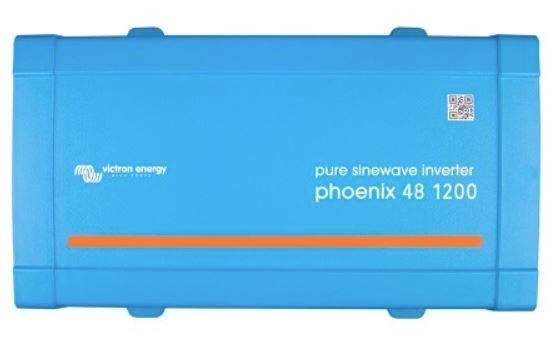 Plavi sinusni pretvarač tvrtke Victron Energy. Model: Phoenix 48 1200. Sadrži QR kod u gornjem desnom kutu.