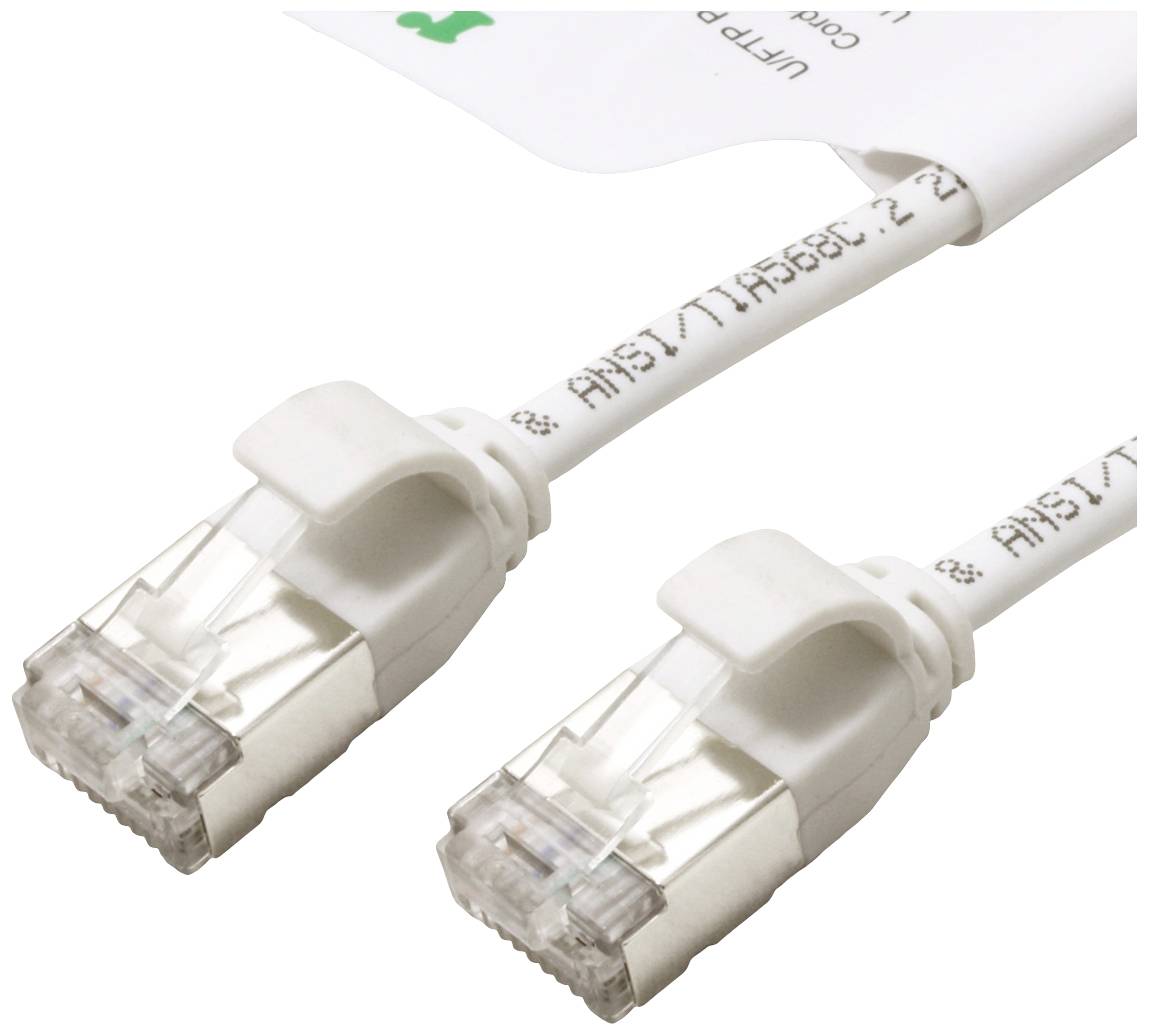 Bijeli Ethernet kabel s dva utikača na svijetloj pozadini.
