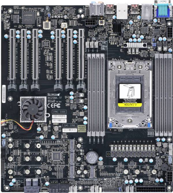 Računalna matična ploča s nekoliko PCIe utora, utičnicom za CPU s sigurnosnom napomenom, utorima za RAM i ostalim sučeljima.