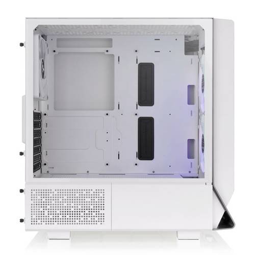 Bijelo kućište računala, pogled sa desne strane, s nekoliko mjesta za ventilatore i prozirnim bočnim prozorom. Bez instaliranih komponenti.
