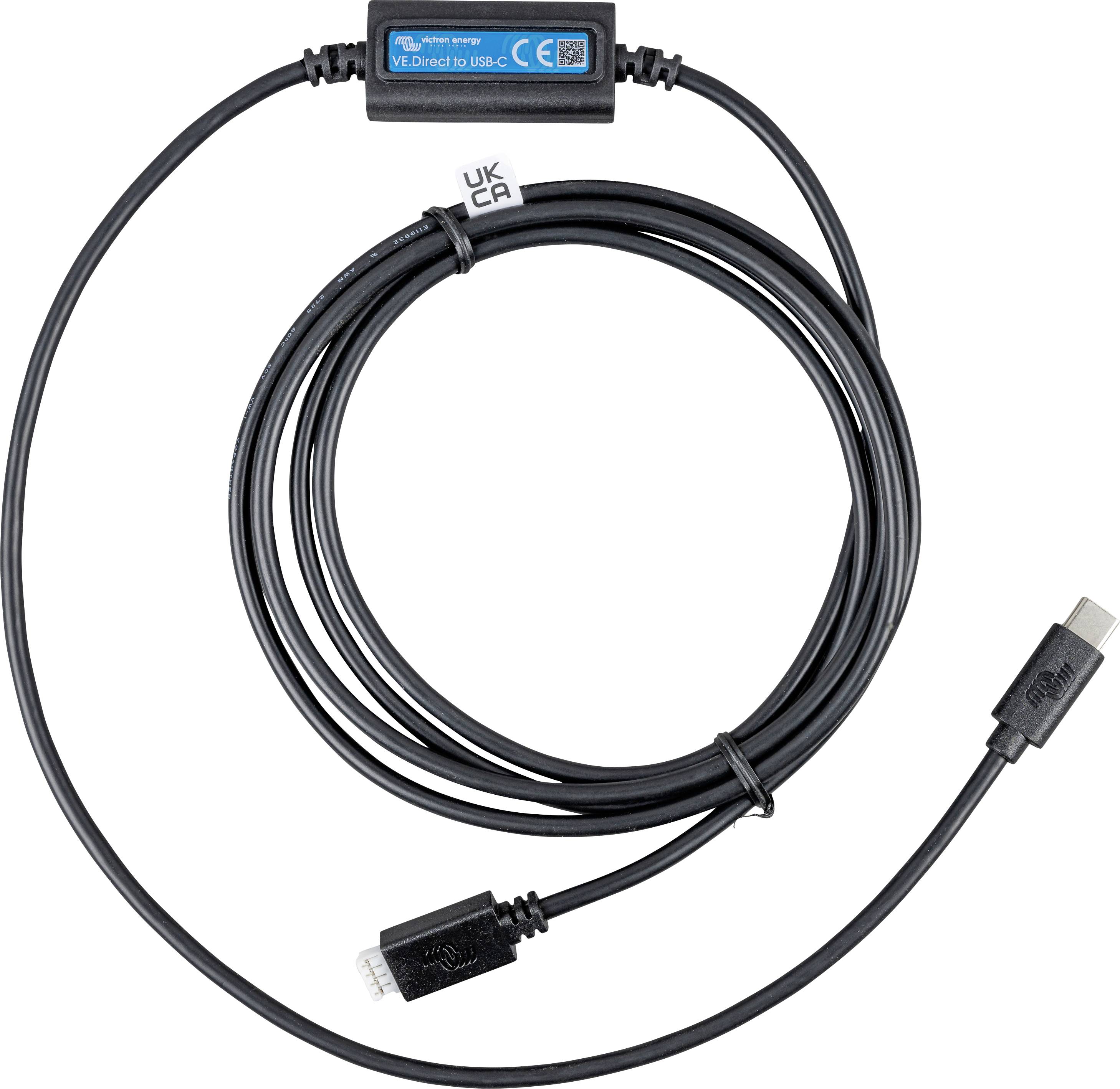 Crni USB kabel obložen plaštom, namotан sa inline naljepnicom koja sadrži tehničke informacije.