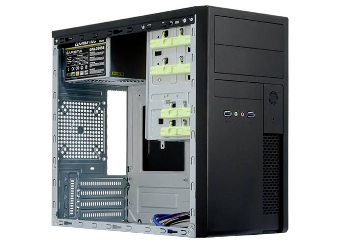 Otvoreno kućište PC-a bez ugrađene hardverske opreme. Vidljivi su utori za pogone, otvori za ventilaciju i prostor za napajanje.