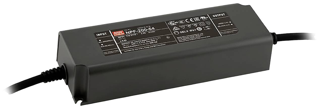 Crni mrežni napajač s kabelima na oba kraja; označen tehničkim informacijama i logotipima certifikacije.