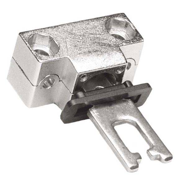 Srebrni metalni spajač sa dvije vidljive vijke, povezan s ravnom, pravokutnom metalnom pločicom.