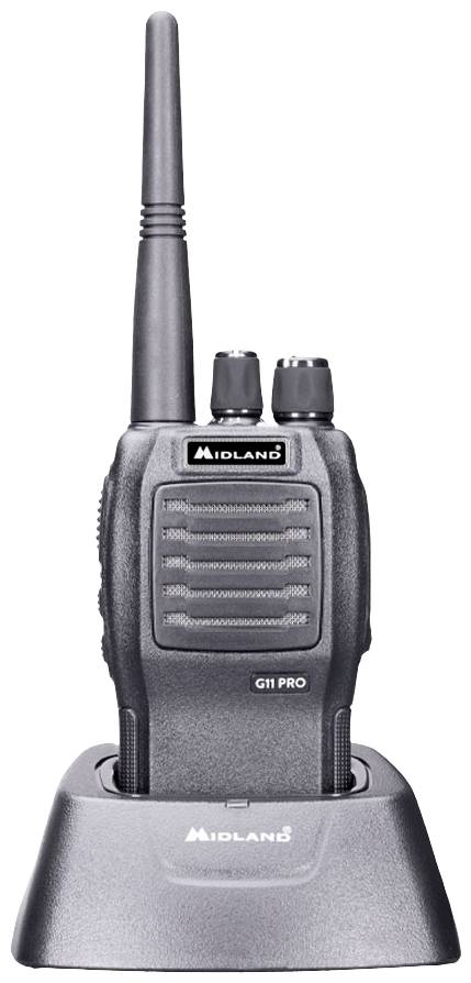 Crni Midland walkie-talkie, model G11 PRO, stoji na punjačkoj stanici.