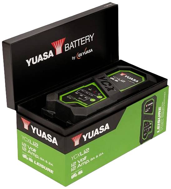 12-voltni punjač baterije Yuasa, model YCXLI2, u otvorenoj ambalaži. Pogodan je za baterije za slobodno vrijeme.