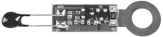 Temperaturni senzor na pločici tiskane circuit ploče s oznakama za 'NTC', 'R2', 'R3', '12V', 'T1', 'T2'. Rupa na desnoj strani.