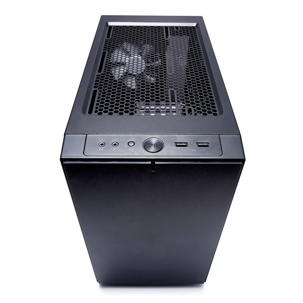 Crno kućište računala s ventilatorom, dva USB priključka i audio utičnice na prednjoj strani, u jednostavnom dizajnu.