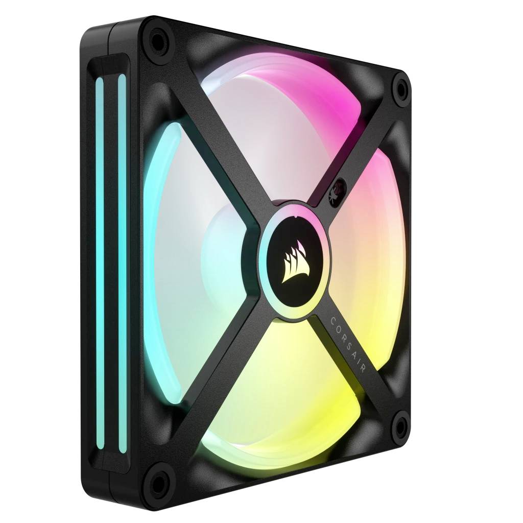 Kvadratni ventilator za računalo marke Corsair s RGB osvjetljenjem u više boja, pogodan za gaming računala.