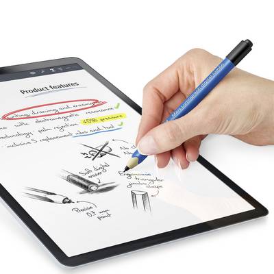 Tablet prikazuje ručno pisane bilješke i skice značajki proizvoda. Ruka drži plavi olovak za stvaranje bilješki.