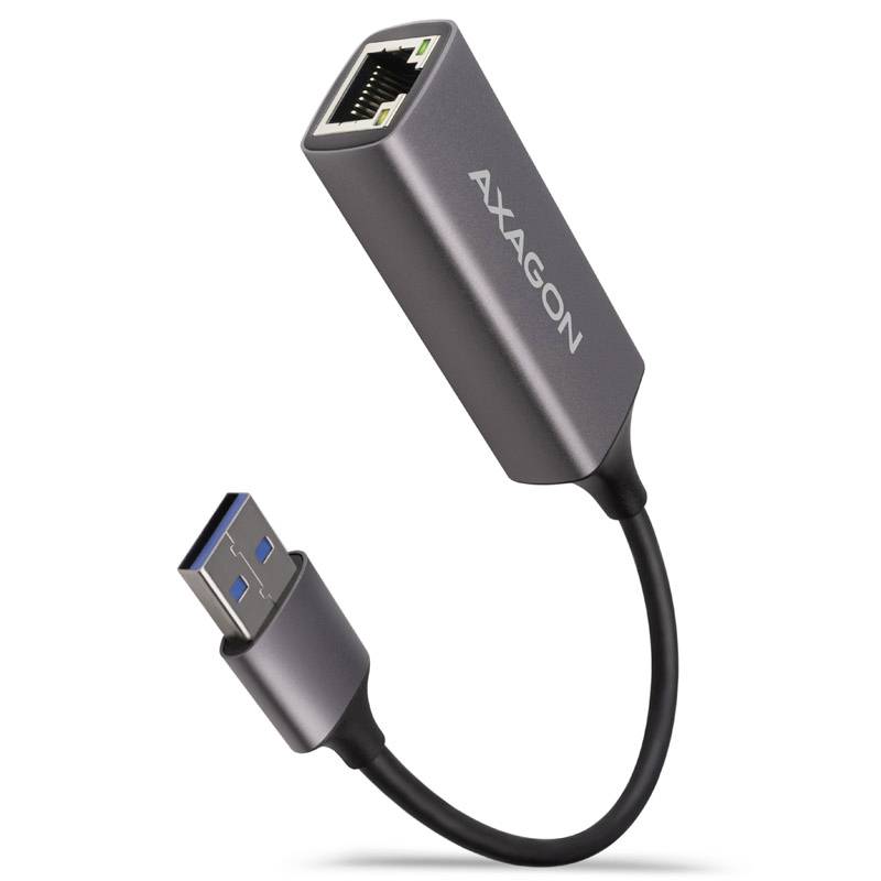 USB-Ethernet adapter u srebrnoj boji s označenom 'Axagon' gravurom, prikazuje USB utikač i Ethernet priključak na sivom kabelu.