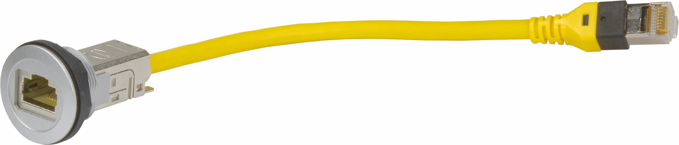 Žuti Ethernet kabel s prolaznom utičnicom za mrežne povezivosti, s jedne strane opremljen RJ45 utikačem, a s druge strane ugradnom utičnicom.