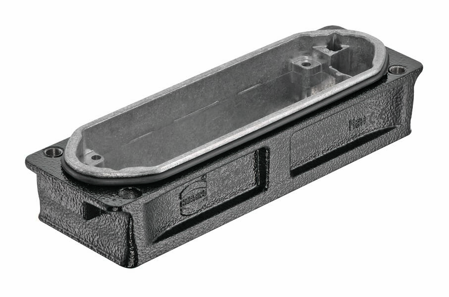 Metalno kućište, pravokutnog oblika, zaobljenih uglova i sa rupama za vijke, namijenjeno smještaju elektroničkih komponenti.