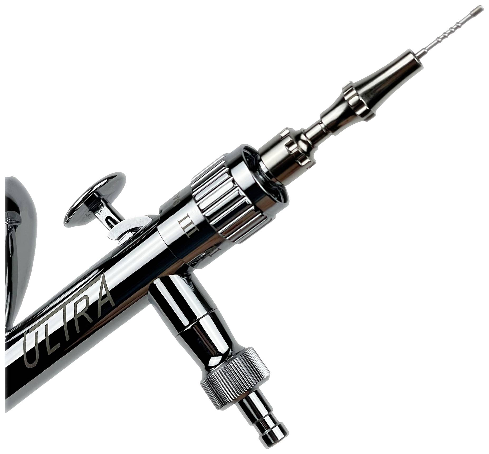 Metalni uređaj za airbrush s natpisom 'ULTRA'. Vidljivi su regulator zraka i boje te mlaznica. Koristi se za precizno prskanje.