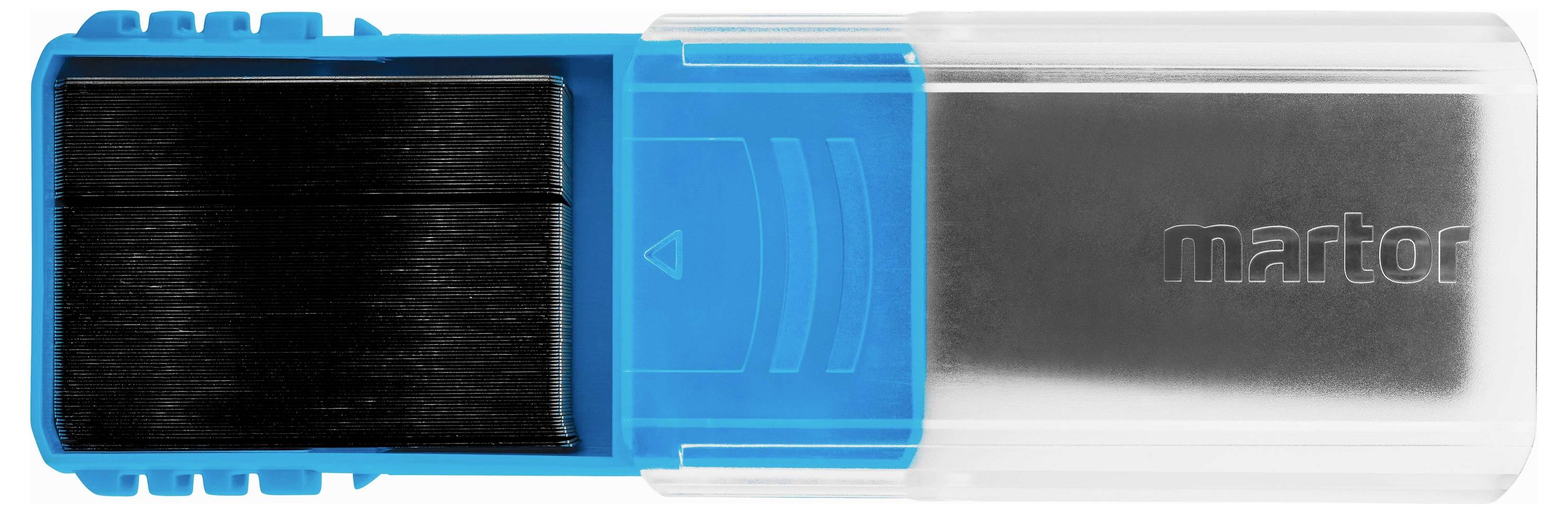 Pravokutni držač oštrice izrađen od plavog plastičnog materijala sa zaštitnim poklopcem. Naziv marke 'Martor' utisnut je u metal.
