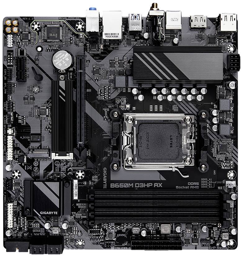 Matična ploča s više utora i priključaka. Vidljivi su utori za RAM, socket za procesor i različiti računalni priključci.