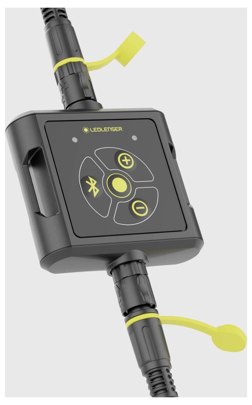Crni LED kontroler osvjetljenja sa simbolima funkcija i žutim priključkom za kabel. Označen natpisom 'Ledlenser' iznad Bluetooth simbola.